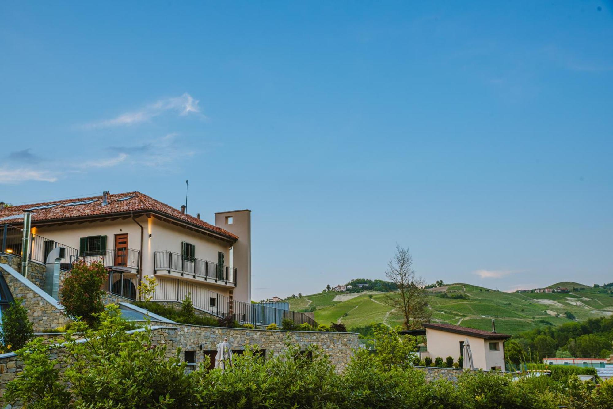 Garesio Wine Resort Серралунга-д'Альба Экстерьер фото