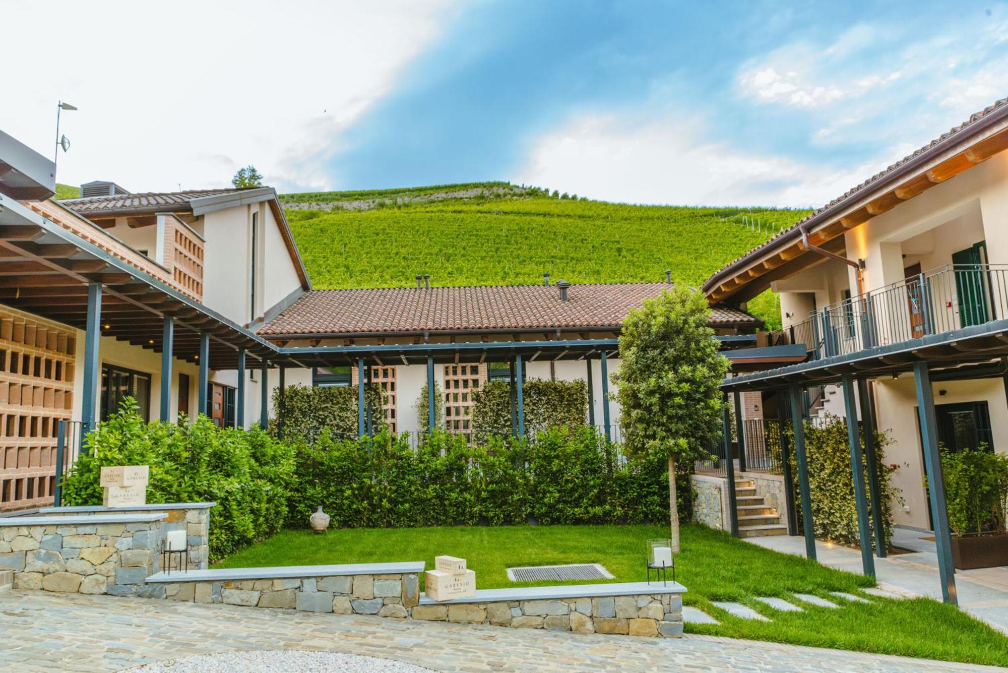 Garesio Wine Resort Серралунга-д'Альба Экстерьер фото